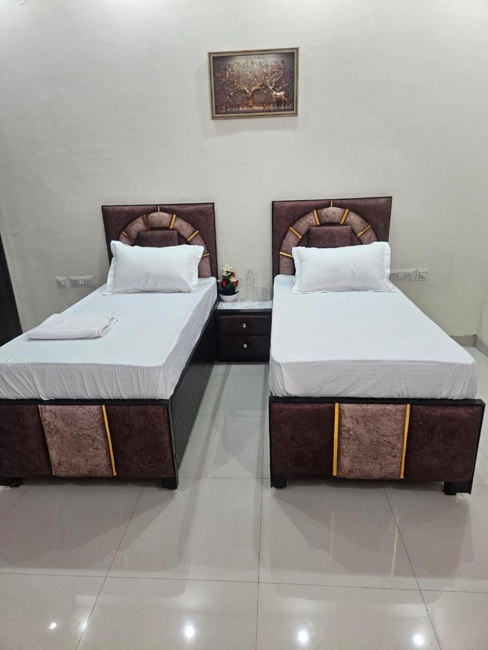 Ashirwaad 249 Bed and Breakfast Greater Noida Exteriör bild