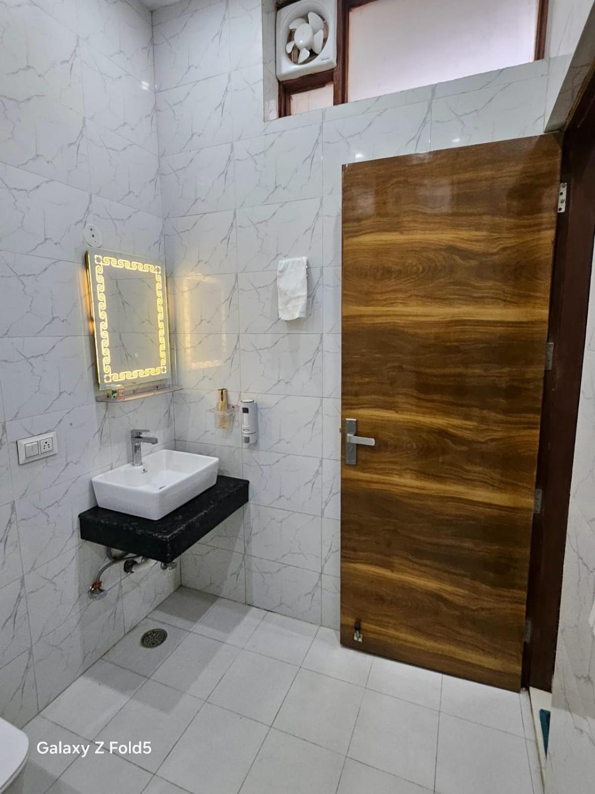 Ashirwaad 249 Bed and Breakfast Greater Noida Exteriör bild