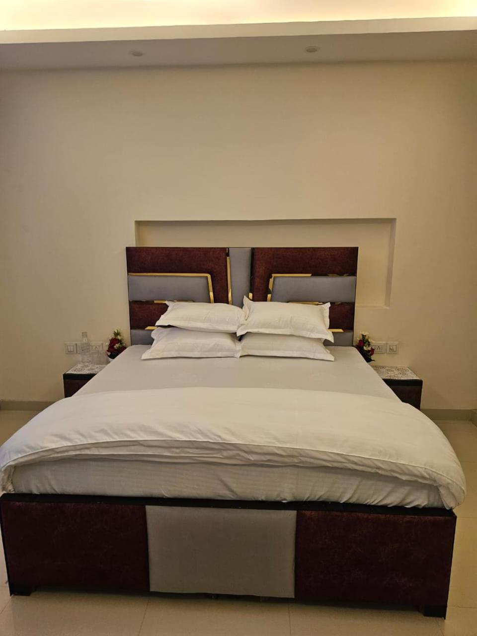 Ashirwaad 249 Bed and Breakfast Greater Noida Exteriör bild