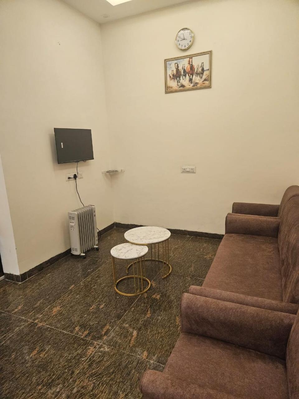 Ashirwaad 249 Bed and Breakfast Greater Noida Exteriör bild