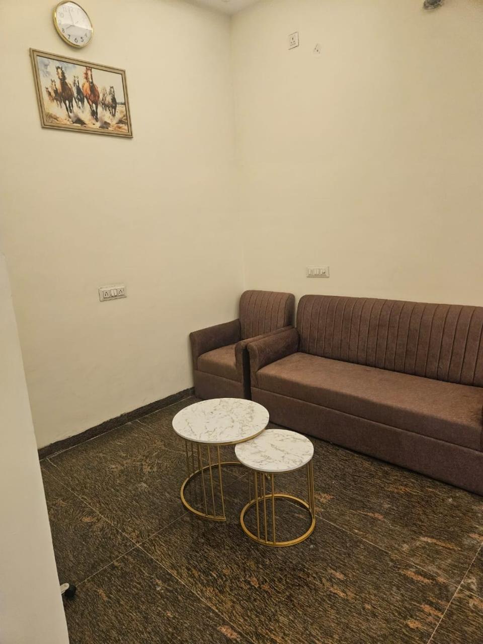 Ashirwaad 249 Bed and Breakfast Greater Noida Exteriör bild