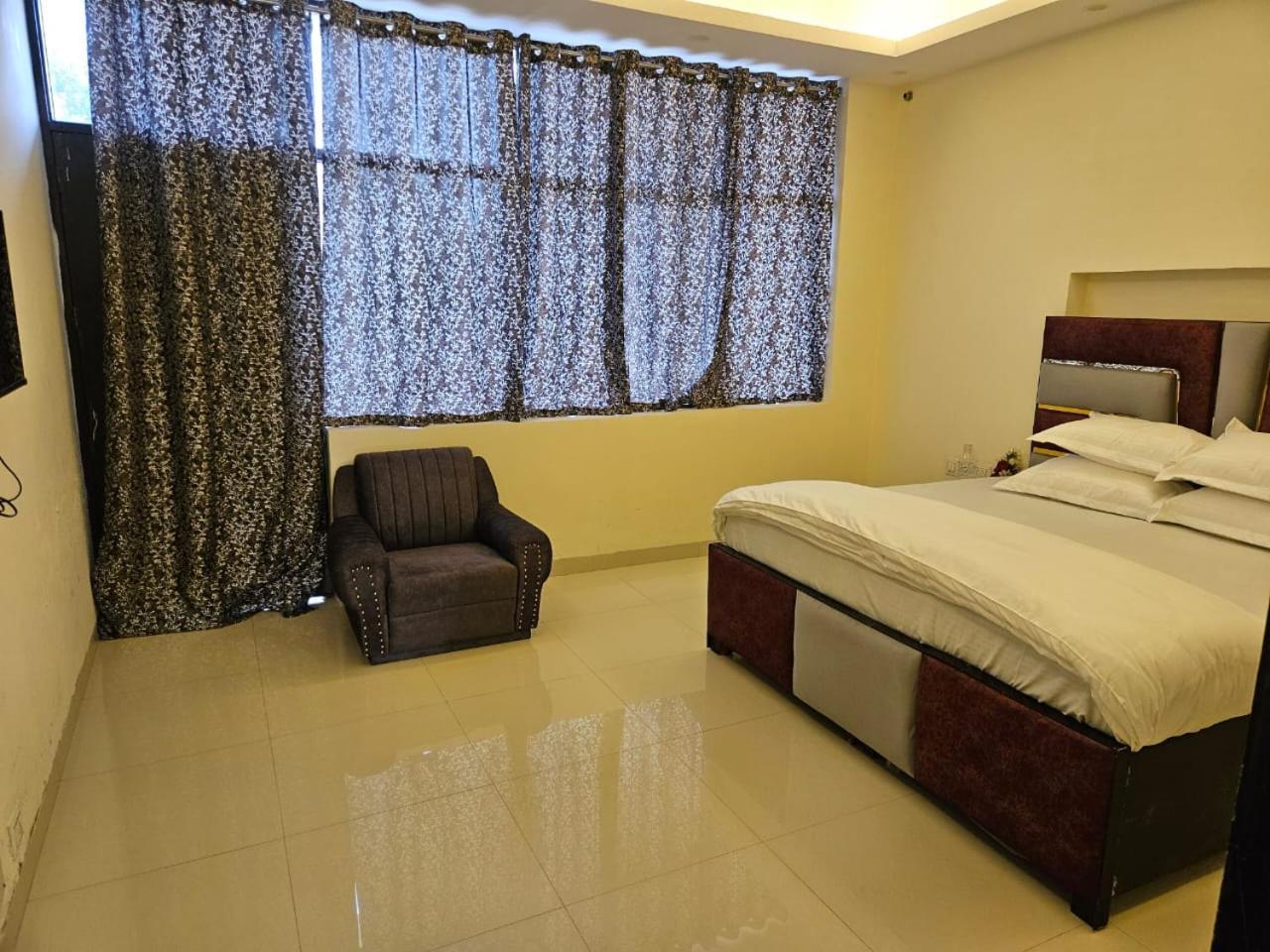 Ashirwaad 249 Bed and Breakfast Greater Noida Exteriör bild