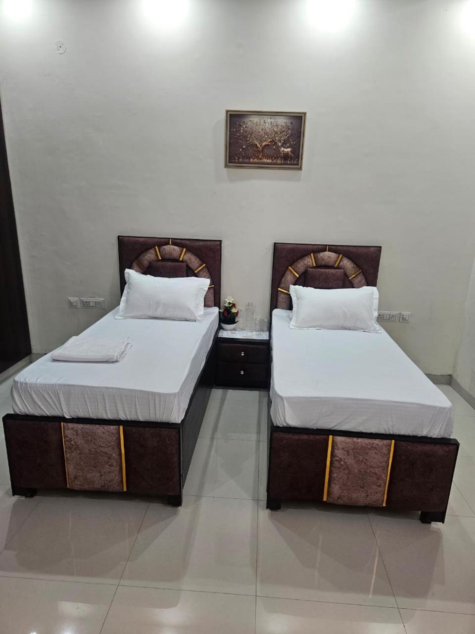 Ashirwaad 249 Bed and Breakfast Greater Noida Exteriör bild